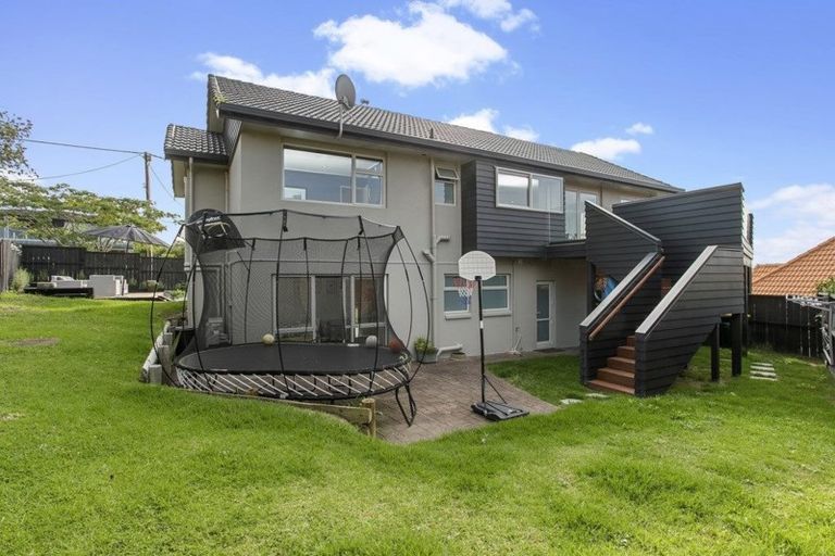 Photo of property in 1/127 Churchill Road, Rothesay Bay, Auckland, 0630