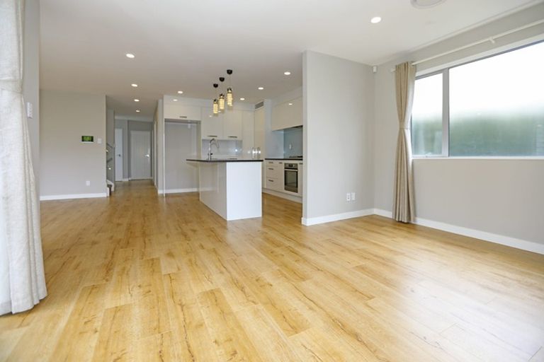 Photo of property in 674a East Coast Road, Pinehill, Auckland, 0630