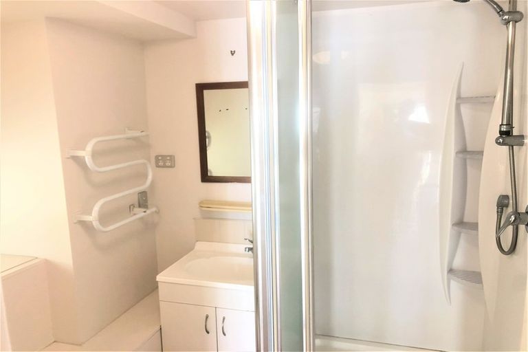 Photo of property in 11 Linwood Avenue, Forrest Hill, Auckland, 0620