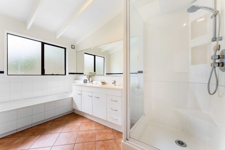 Photo of property in 31 Stranolar Drive, Mount Roskill, Auckland, 1041