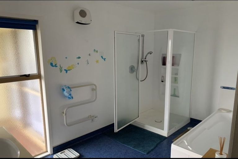 Photo of property in 41 Colchester Crescent, Newlands, Wellington, 6037