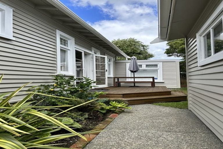 Photo of property in 17 Pirie Crescent, Moera, Lower Hutt, 5010