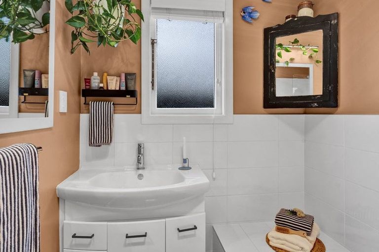 Photo of property in 19 Lawry Street, Blagdon, New Plymouth, 4310