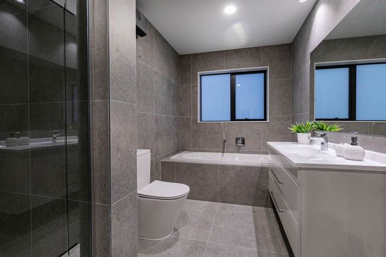 Photo of property in 32 Paparahi Place, Wainui, Silverdale, 0992