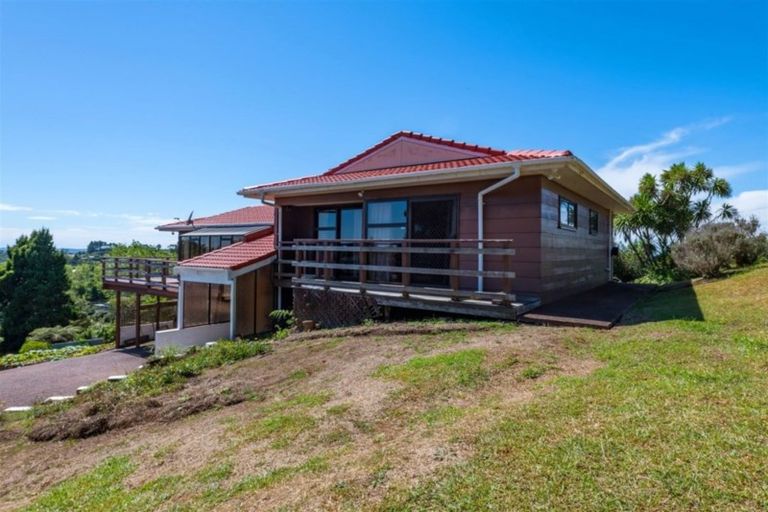 Photo of property in 1010 Scenic Drive North, Swanson, Auckland, 0816