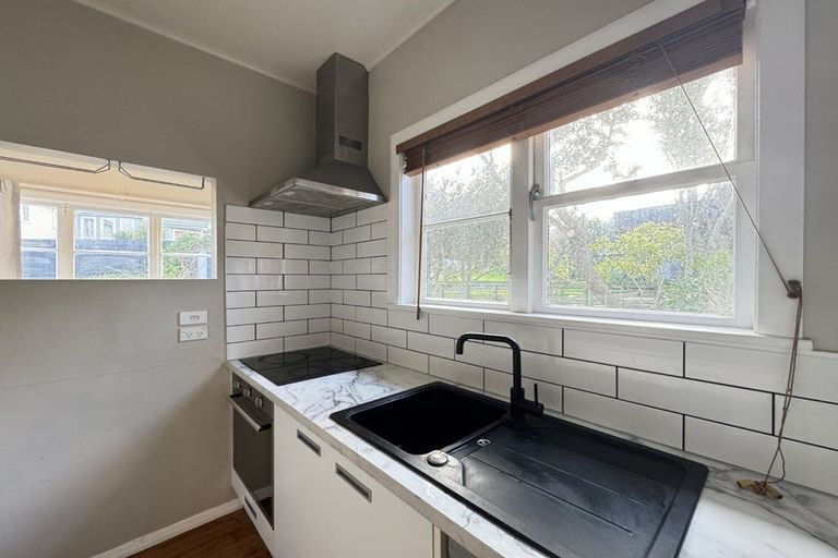 Photo of property in 27 Benares Street, Khandallah, Wellington, 6035