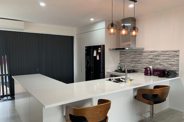 Photo of property in 12 Rere Close, Takanini, 2112