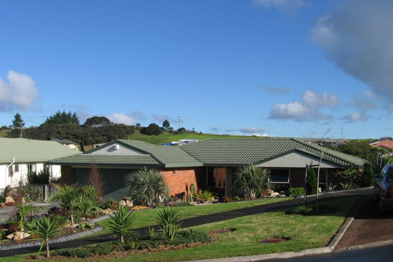 Photo of property in 24 Waldorf Crescent, Orewa, 0931