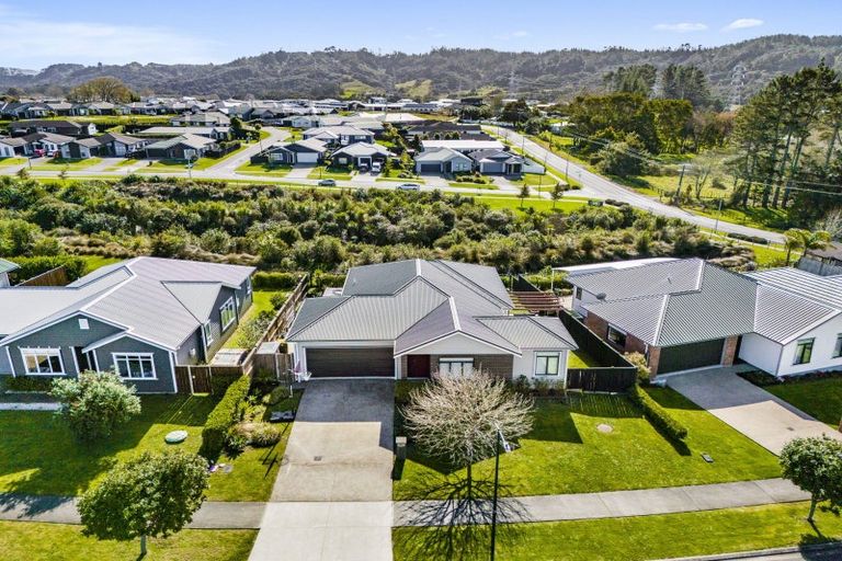 Photo of property in 8 Ara Kakara Avenue, Huapai, Kumeu, 0810