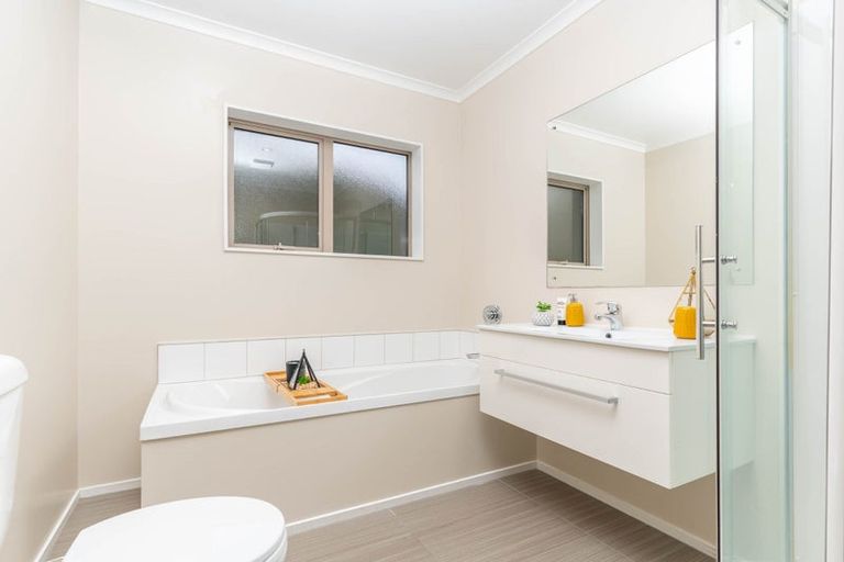 Photo of property in 30b Havana Rise, Grenada Village, Wellington, 6037