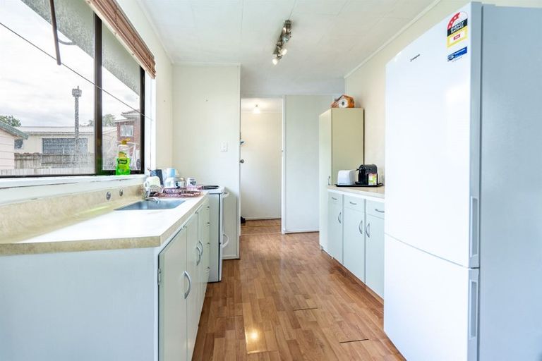 Photo of property in 2 Harrington Road, Henderson, Auckland, 0610