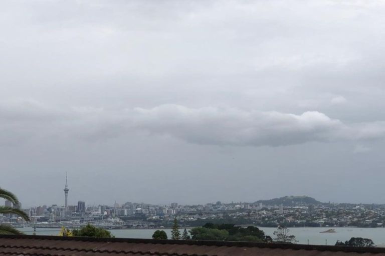 Photo of property in 2/152a Mokoia Road, Chatswood, Auckland, 0626