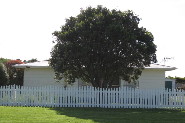 Photo of property in 4 Hood Street, Castlecliff, Whanganui, 4501