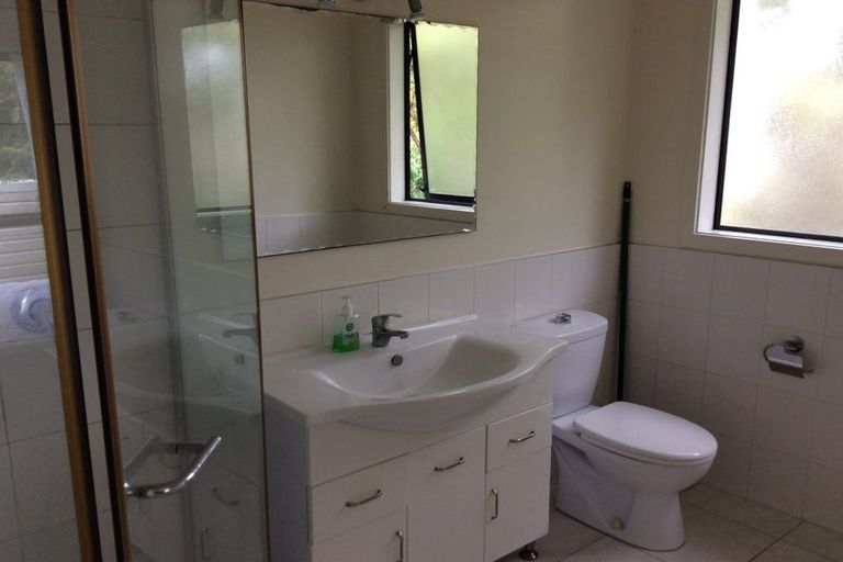 Photo of property in 8c Schnapper Rock Road, Schnapper Rock, Auckland, 0632