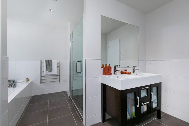 Photo of property in 17a Churchouse Road, Greenhithe, Auckland, 0632