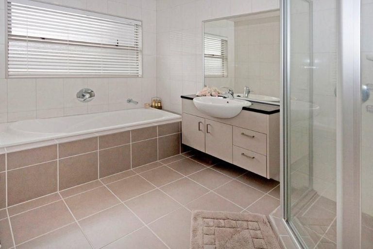 Photo of property in 29d Paparoa Road, Cockle Bay, Auckland, 2014