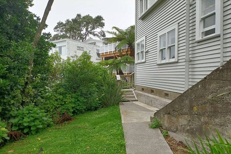 Photo of property in 54 Apuka Street, Brooklyn, Wellington, 6021