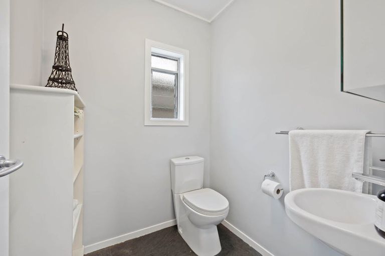 Photo of property in 34 Sunnyhill Crescent, Sunnyhills, Auckland, 2010