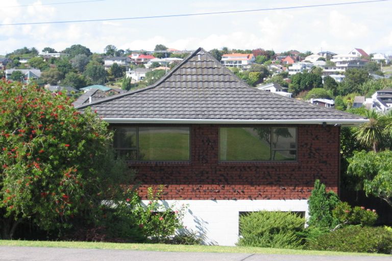 Photo of property in 1/3 Korotaha Terrace, Rothesay Bay, Auckland, 0630