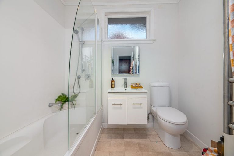 Photo of property in 82 Rosier Road, Glen Eden, Auckland, 0602