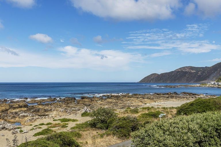 Photo of property in 441 The Esplanade, Island Bay, Wellington, 6023