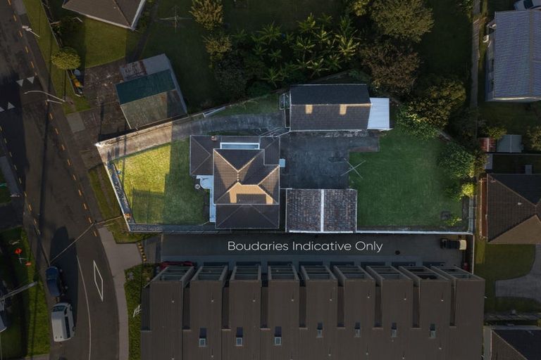 Photo of property in 2 Toru Street, Te Atatu Peninsula, Auckland, 0610