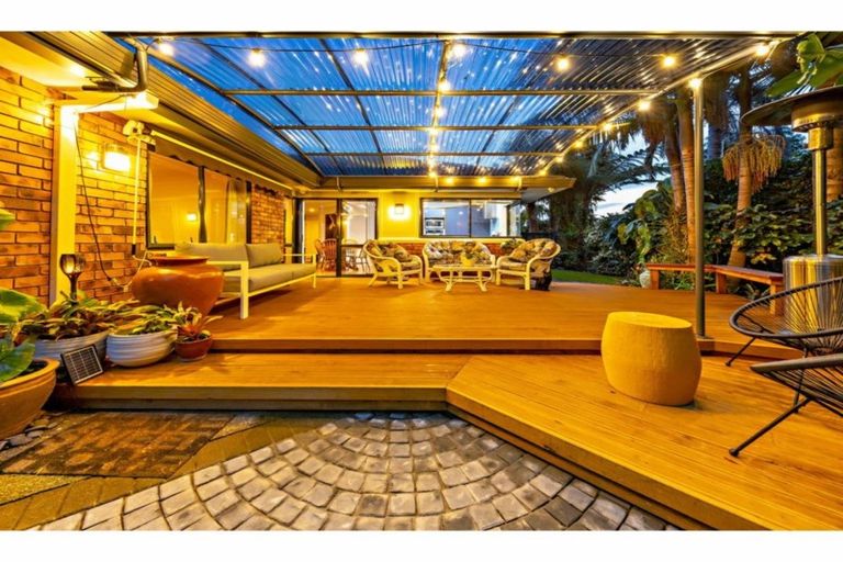 Photo of property in 8 Atlantic Place, Goodwood Heights, Auckland, 2105