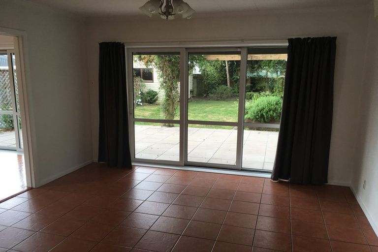 Photo of property in 12 Heathglen Avenue, Parklands, Christchurch, 8083