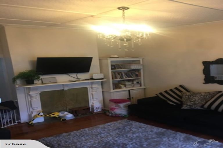 Photo of property in 96 George Street, Hikurangi, 0114