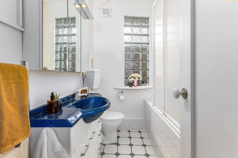 Photo of property in Hobson Flats, 4/1 Hobson Street, Pipitea, Wellington, 6011