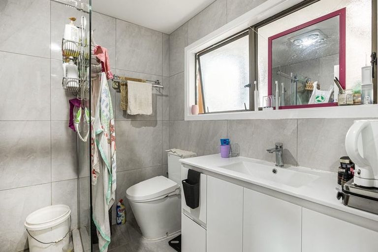 Photo of property in 11 Jillteresa Crescent, Half Moon Bay, Auckland, 2012