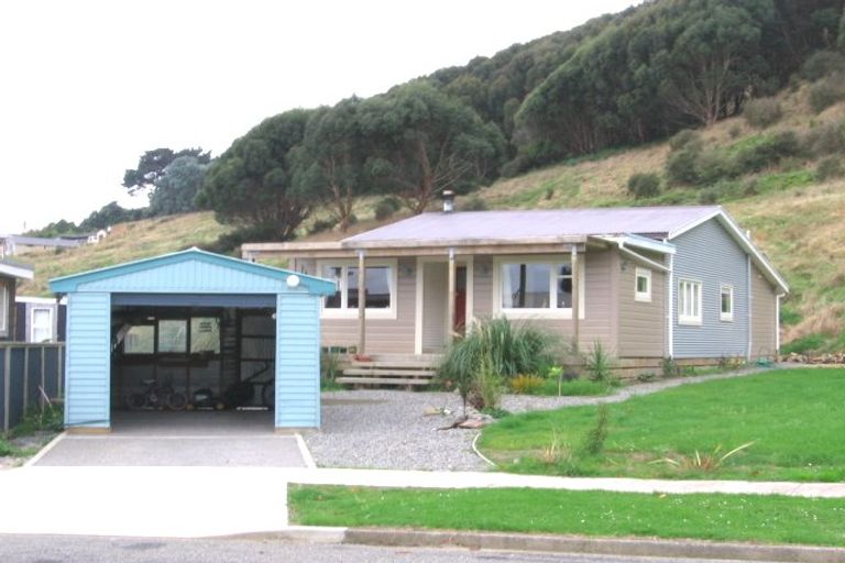 Photo of property in 9 Poneke Drive, Waikanae, 5036