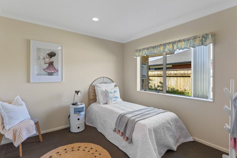 Photo of property in 5 Ashleigh Way, Waikanae Beach, Waikanae, 5036