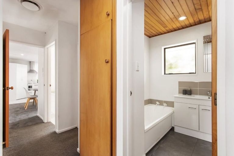 Photo of property in 2/30 Lees Road, Strowan, Christchurch, 8052