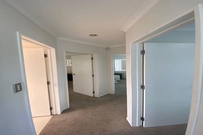 Photo of property in 44 Brashier Circle, Sunnyvale, Auckland, 0612