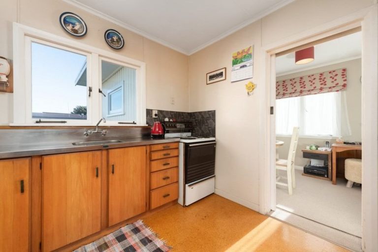 Photo of property in 52 Pitau Road, Mount Maunganui, 3116