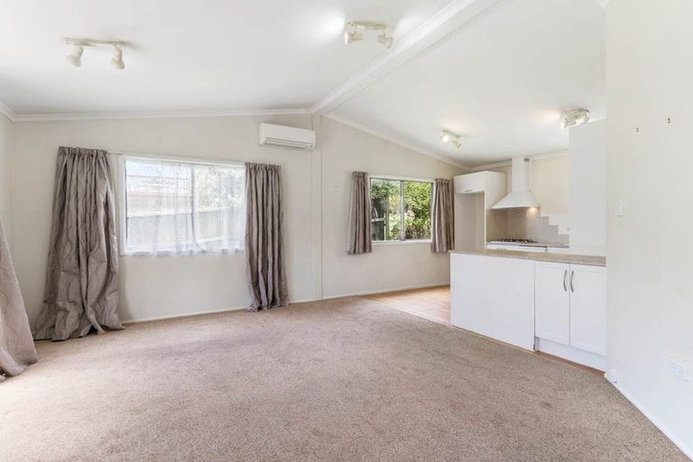 Photo of property in 12 Ranch Avenue, Beach Haven, Auckland, 0626