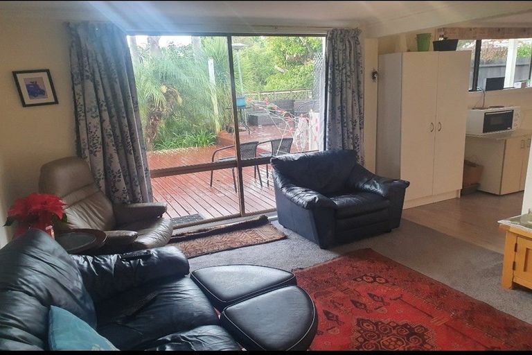 Photo of property in 102 Saddleback Rise, Murrays Bay, Auckland, 0630