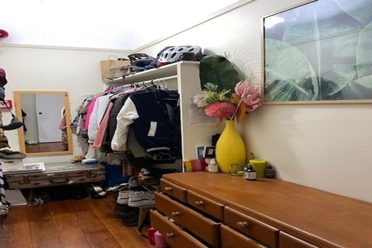 Photo of property in 51 Hawker Street, Mount Victoria, Wellington, 6011