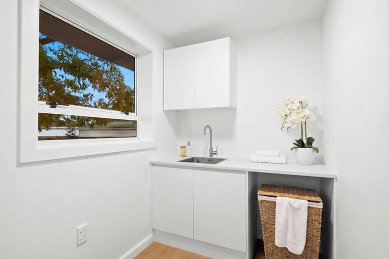 Photo of property in 27 Liverton Crescent, Bishopdale, Christchurch, 8053