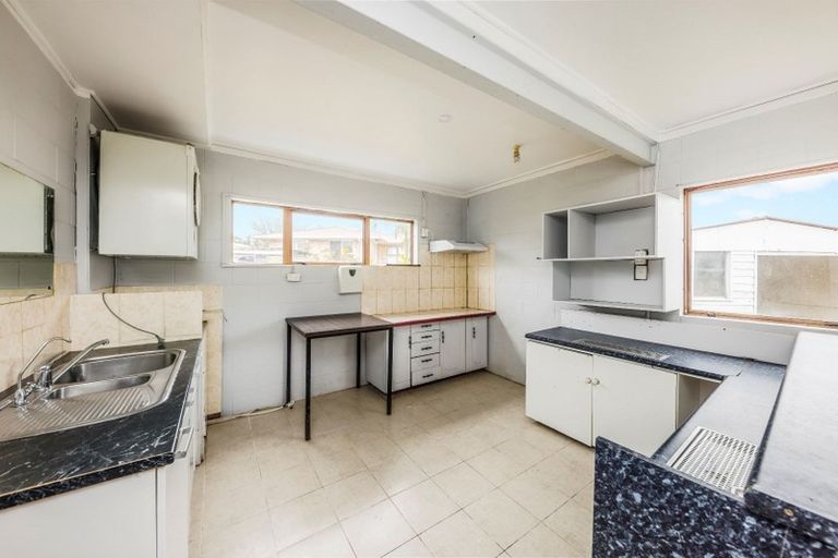 Photo of property in 11 Tomlin Place, Mangere East, Auckland, 2024
