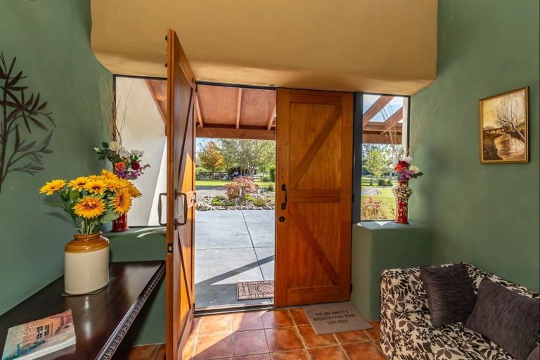 Photo of property in 100 Waihou Road, Levin, 5571