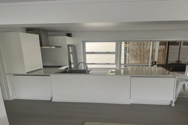 Photo of property in 16 Thorburn Avenue, Red Beach, 0932