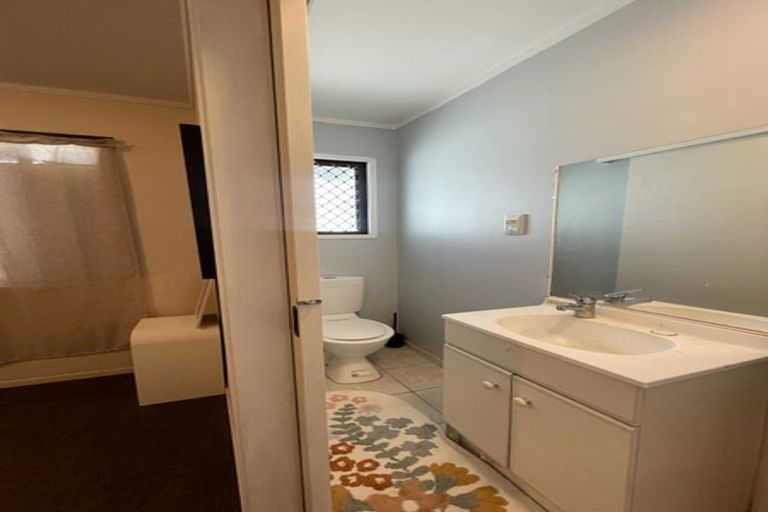 Photo of property in 24 Dianne Louise Drive, Half Moon Bay, Auckland, 2012