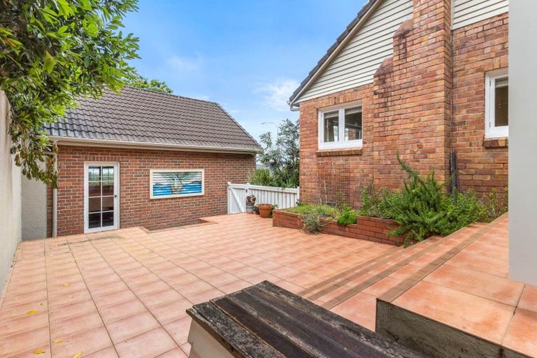 Photo of property in 206 Hurstmere Road, Takapuna, Auckland, 0622