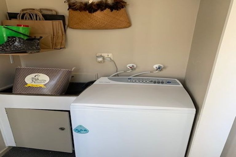 Photo of property in 3/49 Apu Crescent, Lyall Bay, Wellington, 6022