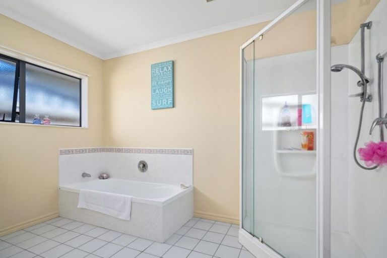 Photo of property in 28 Stableford Drive, Pyes Pa, Tauranga, 3112