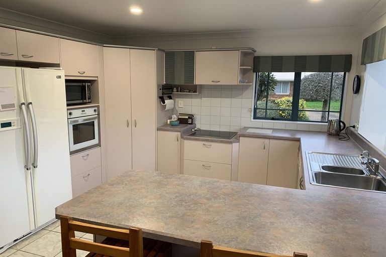 Photo of property in 16 Hastings Place, Hamilton Lake, Hamilton, 3204