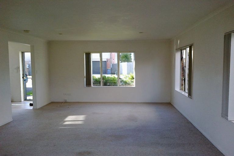 Photo of property in 61 Brashier Circle, Sunnyvale, Auckland, 0612
