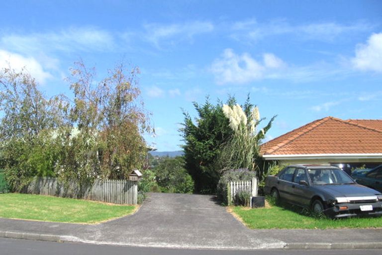 Photo of property in 15 Darcy Place, Massey, Auckland, 0614
